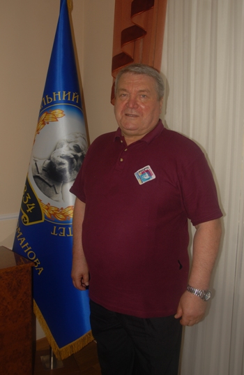 Заслужений тренер України Геннадій Арзютов alt